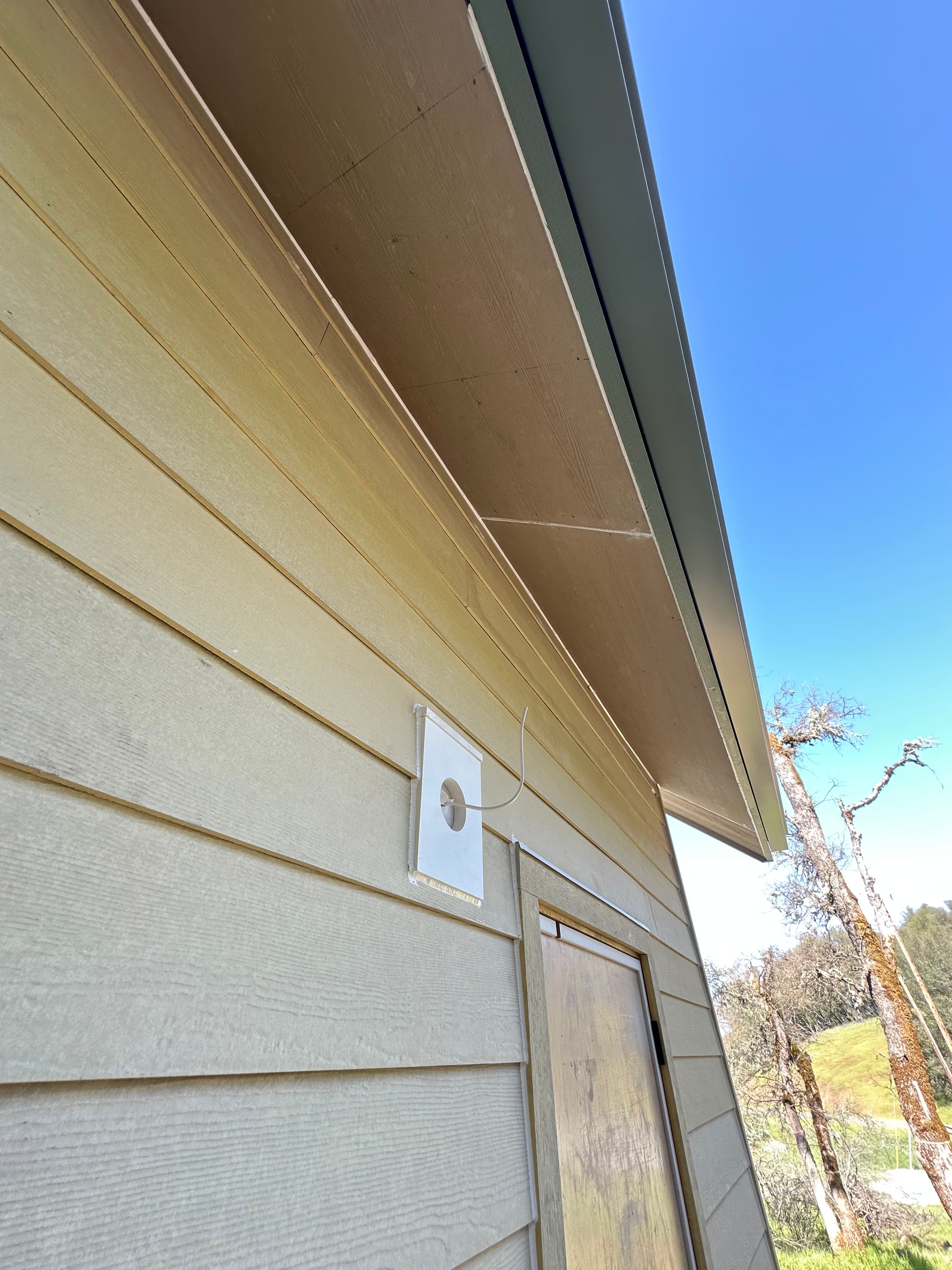 Professional board and batten siding corner detail in NorCal foothills by NorCal Exteriors contractor